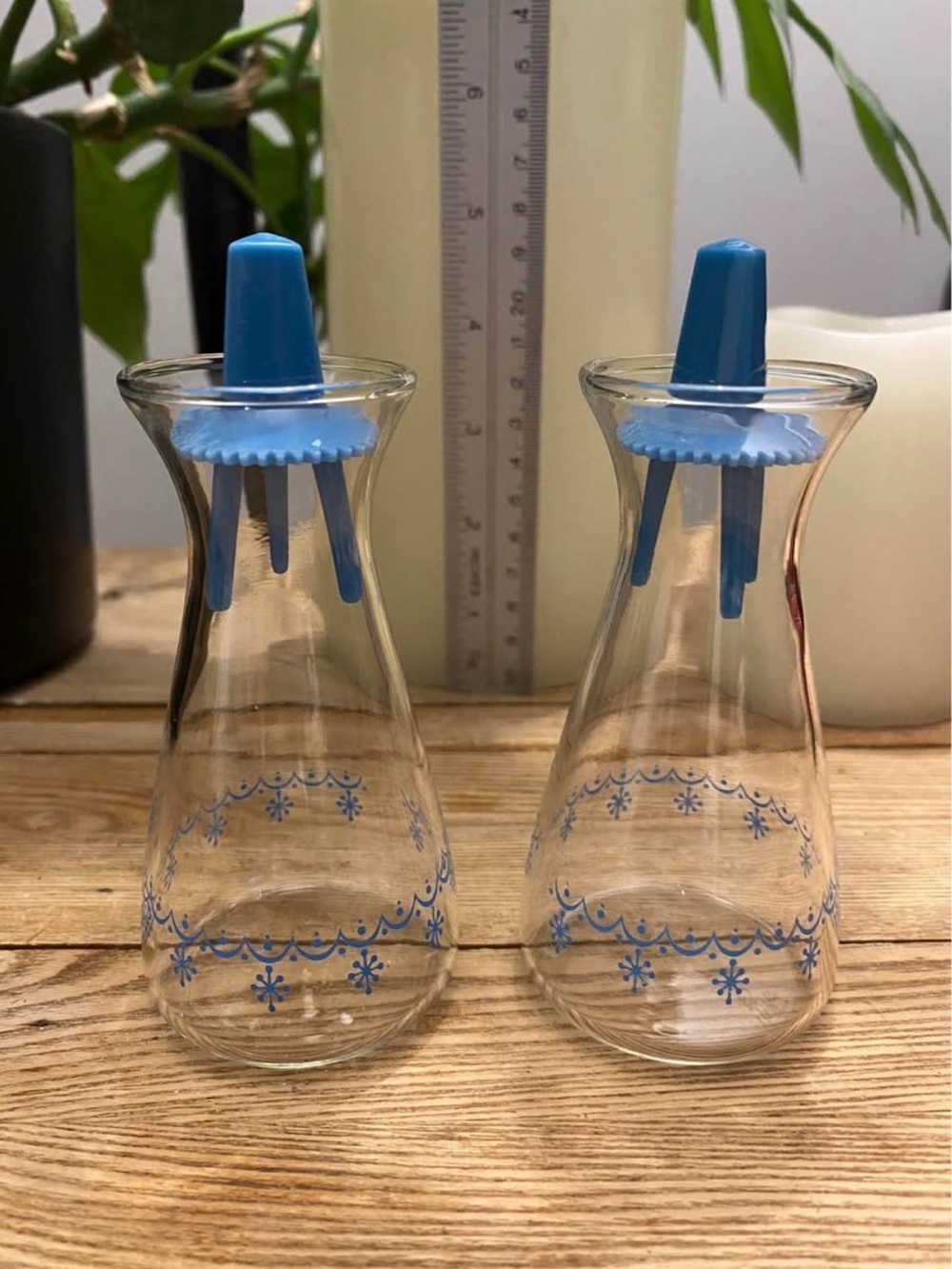 Vintage Pyrex Blue Snowflake Shaker Collection Cruet Set Oil Vinegar Bottles